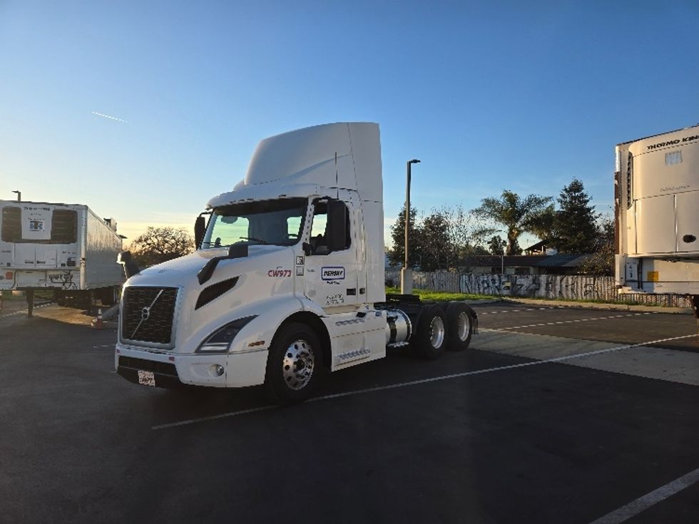Day Cab Tractor-Heavy Duty Tractors-Volvo-2020-VNR64300-West Sacramento-CA-476,290\n\t\tmiles-$ 54,750 - Image 3