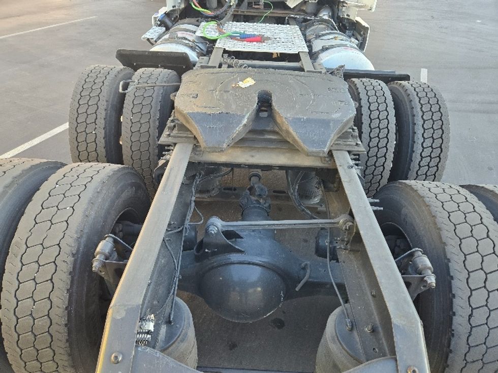 Day Cab Tractor-Heavy Duty Tractors-Volvo-2020-VNR64300-West Sacramento-CA-476,290\n\t\tmiles-$ 54,750 - Image 6