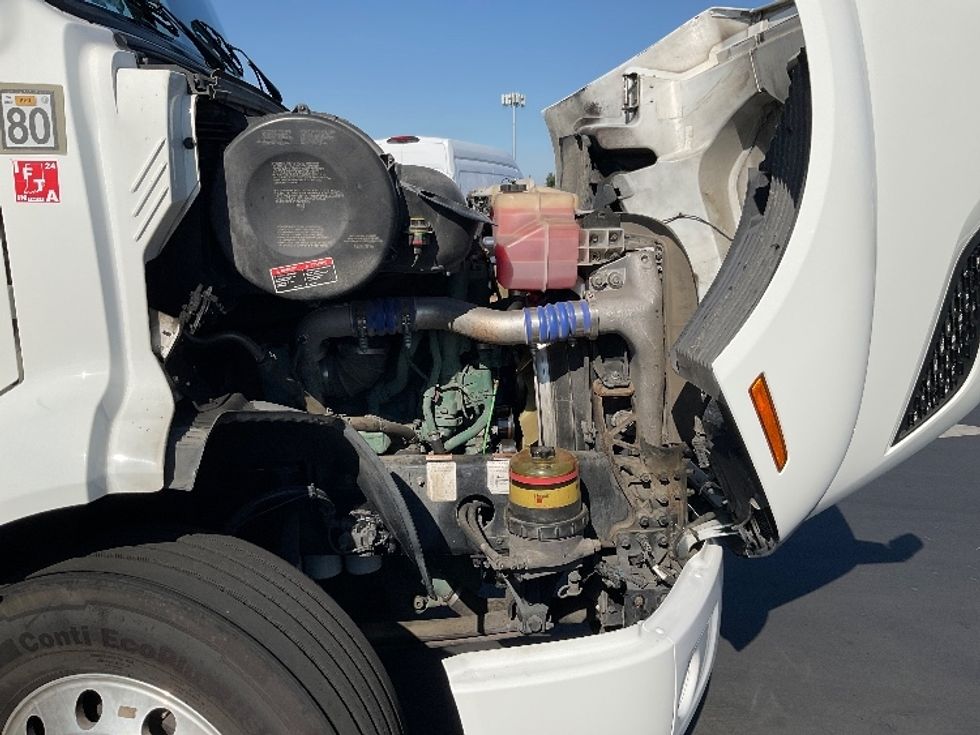 Day Cab Tractor-Heavy Duty Tractors-Volvo-2020-VNR64300-West Sacramento-CA-485,349\n\t\tmiles-$ 52,750 - Image 15