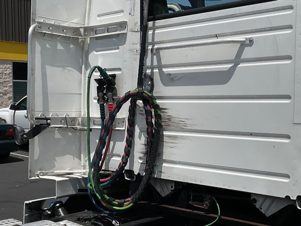 Day Cab Tractor-Heavy Duty Tractors-Volvo-2020-VNR64300-West Sacramento-CA-485,349\n\t\tmiles-$ 52,750 - Image 18