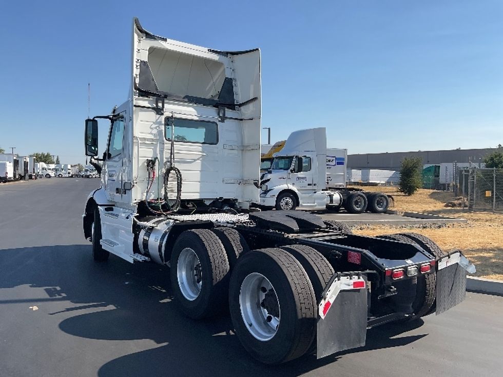 Day Cab Tractor-Heavy Duty Tractors-Volvo-2020-VNR64300-West Sacramento-CA-485,349\n\t\tmiles-$ 52,750 - Image 5