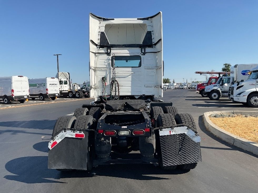 Day Cab Tractor-Heavy Duty Tractors-Volvo-2020-VNR64300-West Sacramento-CA-485,349\n\t\tmiles-$ 52,750 - Image 6