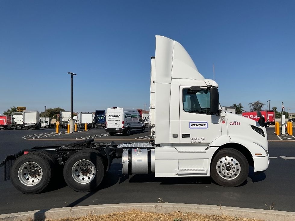 Day Cab Tractor-Heavy Duty Tractors-Volvo-2020-VNR64300-West Sacramento-CA-485,349\n\t\tmiles-$ 52,750 - Image 8