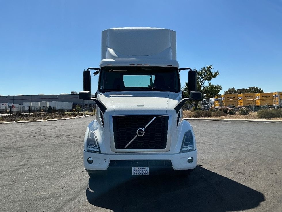 2020 Volvo Truck VNR photo 2