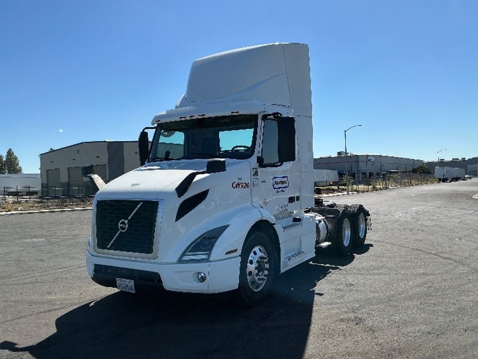 2020 Volvo Truck VNR photo 3