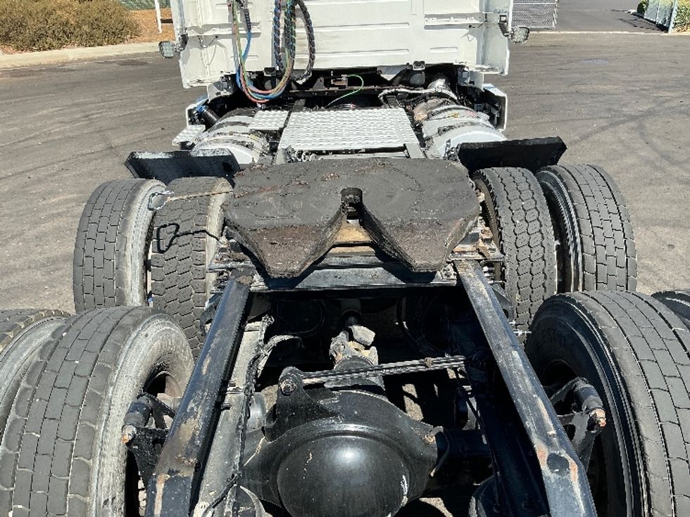Day Cab Tractor-Heavy Duty Tractors-Volvo-2020-VNR64300-West Sacramento-CA-489,958\n\t\tmiles-$ 39,500 - Image 6