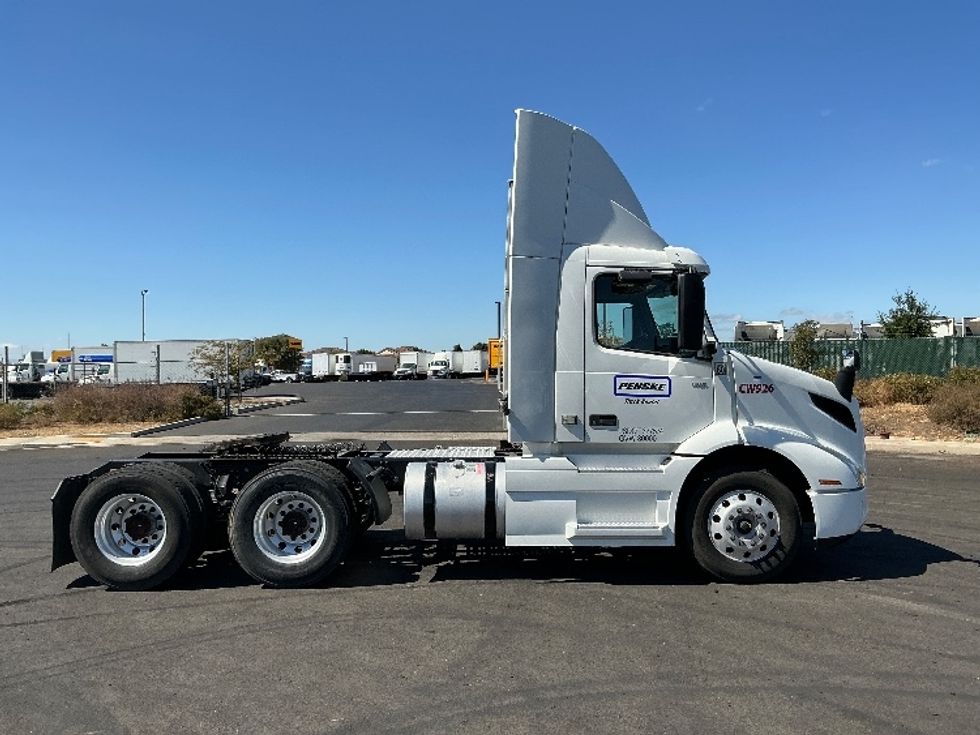 Day Cab Tractor-Heavy Duty Tractors-Volvo-2020-VNR64300-West Sacramento-CA-489,958\n\t\tmiles-$ 39,500 - Image 8