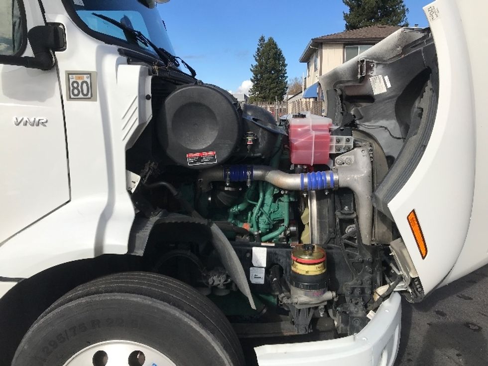 Day Cab Tractor-Heavy Duty Tractors-Volvo-2020-VNR64300-West Sacramento-CA-490,154\n\t\tmiles-$ 51,750 - Image 15