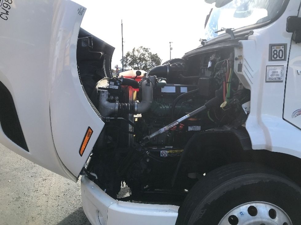 Day Cab Tractor-Heavy Duty Tractors-Volvo-2020-VNR64300-West Sacramento-CA-490,154\n\t\tmiles-$ 51,750 - Image 16
