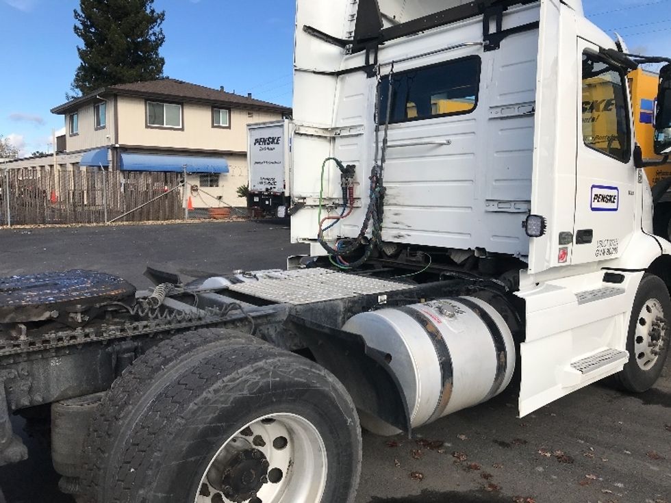 Day Cab Tractor-Heavy Duty Tractors-Volvo-2020-VNR64300-West Sacramento-CA-490,154\n\t\tmiles-$ 51,750 - Image 17