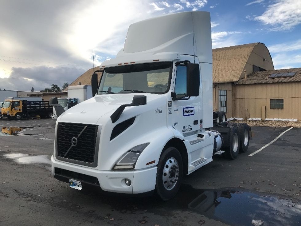 2020 Volvo Truck VNR photo 3