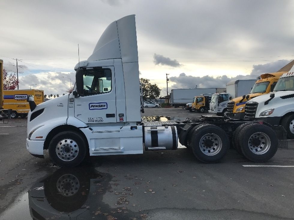 2020 Volvo Truck VNR photo 4