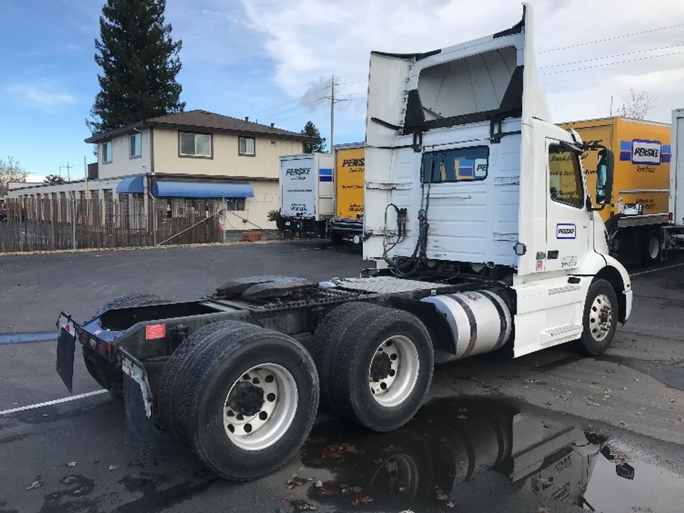 Day Cab Tractor-Heavy Duty Tractors-Volvo-2020-VNR64300-West Sacramento-CA-490,154\n\t\tmiles-$ 51,750 - Image 7