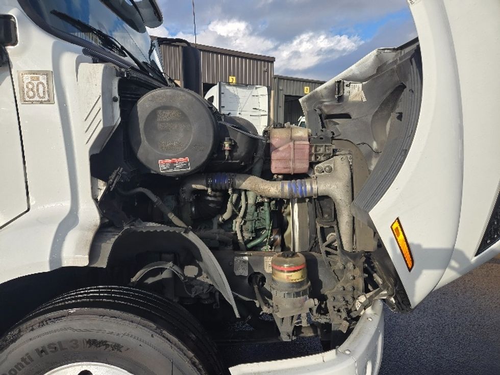 2020 Volvo Truck VNR photo 11