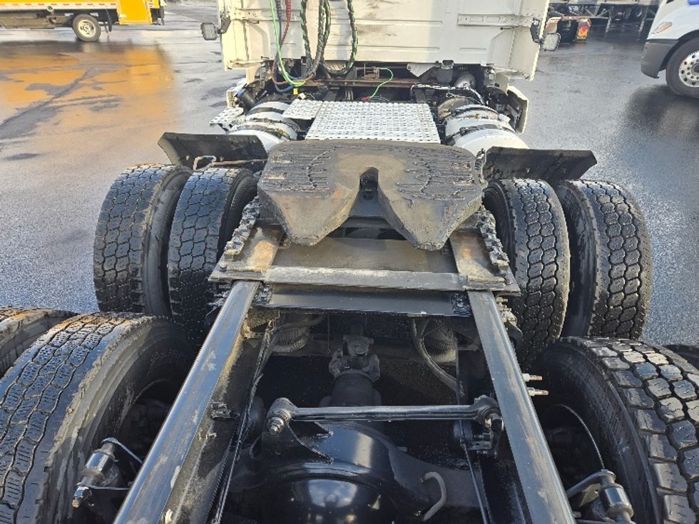 Day Cab Tractor-Heavy Duty Tractors-Volvo-2020-VNR64300-West Sacramento-CA-497,140\n\t\tmiles-$ 52,500 - Image 6