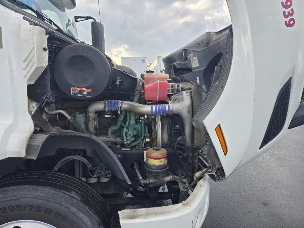 Day Cab Tractor-Heavy Duty Tractors-Volvo-2020-VNR64300-West Sacramento-CA-502,420\n\t\tmiles-$ 51,750 - Image 15