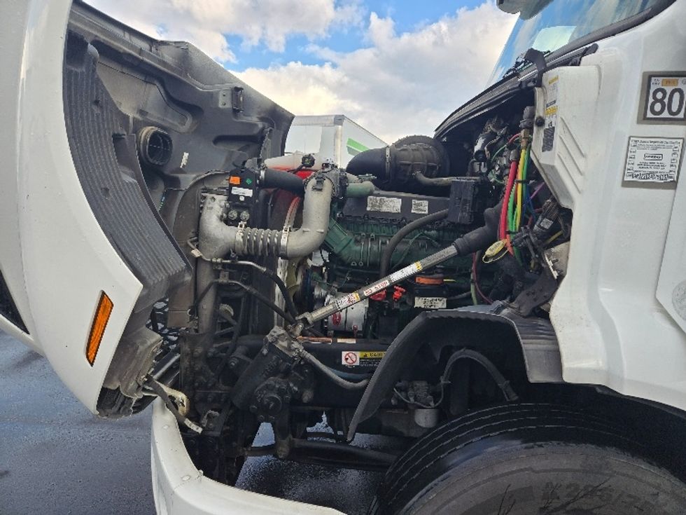 Day Cab Tractor-Heavy Duty Tractors-Volvo-2020-VNR64300-West Sacramento-CA-502,420\n\t\tmiles-$ 51,750 - Image 16