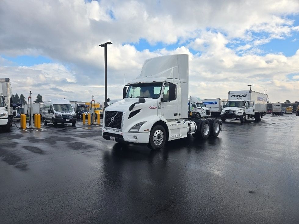 Day Cab Tractor-Heavy Duty Tractors-Volvo-2020-VNR64300-West Sacramento-CA-502,420\n\t\tmiles-$ 51,750 - Image 3