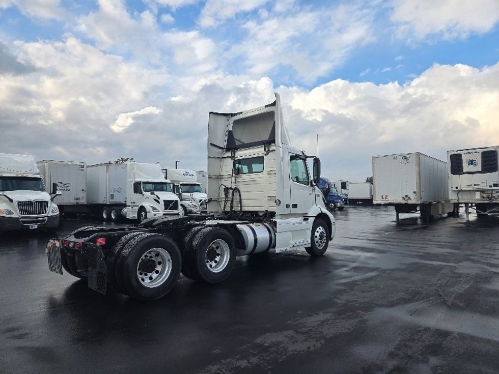 Day Cab Tractor-Heavy Duty Tractors-Volvo-2020-VNR64300-West Sacramento-CA-502,420\n\t\tmiles-$ 51,750 - Image 7