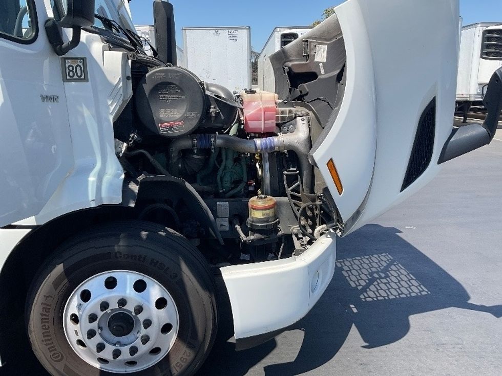 Day Cab Tractor-Heavy Duty Tractors-Volvo-2020-VNR64300-West Sacramento-CA-507,719\n\t\tmiles-$ 40,750 - Image 15
