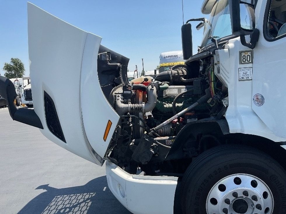 Day Cab Tractor-Heavy Duty Tractors-Volvo-2020-VNR64300-West Sacramento-CA-507,719\n\t\tmiles-$ 40,750 - Image 16