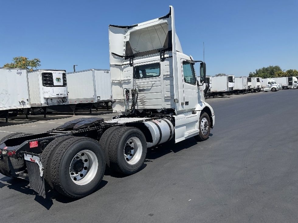 Day Cab Tractor-Heavy Duty Tractors-Volvo-2020-VNR64300-West Sacramento-CA-507,719\n\t\tmiles-$ 40,750 - Image 7