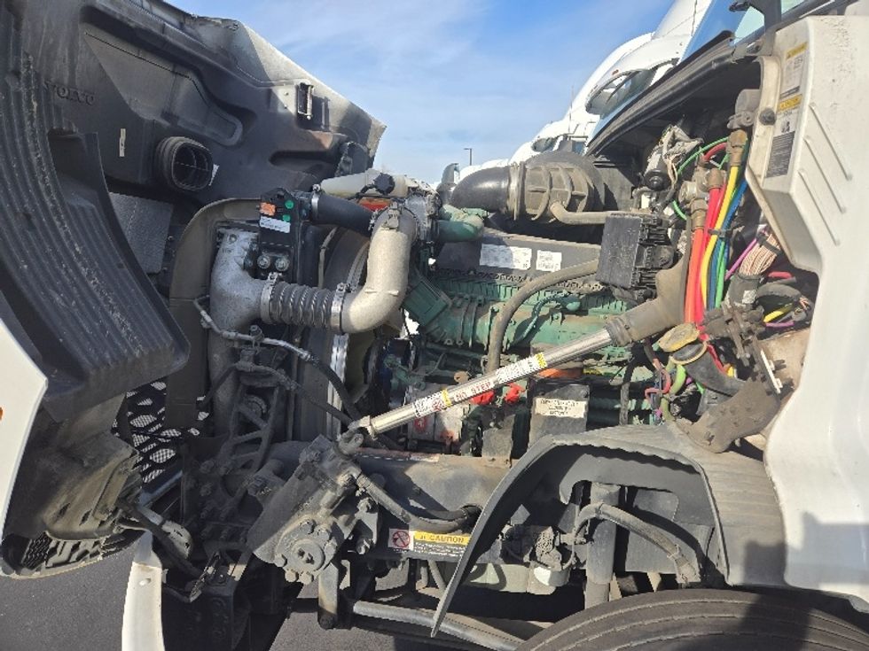 Day Cab Tractor-Heavy Duty Tractors-Volvo-2020-VNR64300-West Sacramento-CA-510,630\n\t\tmiles-$ 46,250 - Image 15