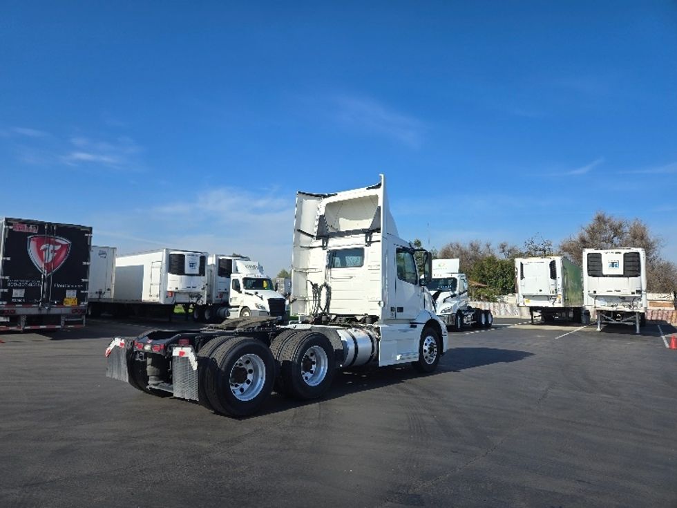 Day Cab Tractor-Heavy Duty Tractors-Volvo-2020-VNR64300-West Sacramento-CA-510,630\n\t\tmiles-$ 46,250 - Image 7