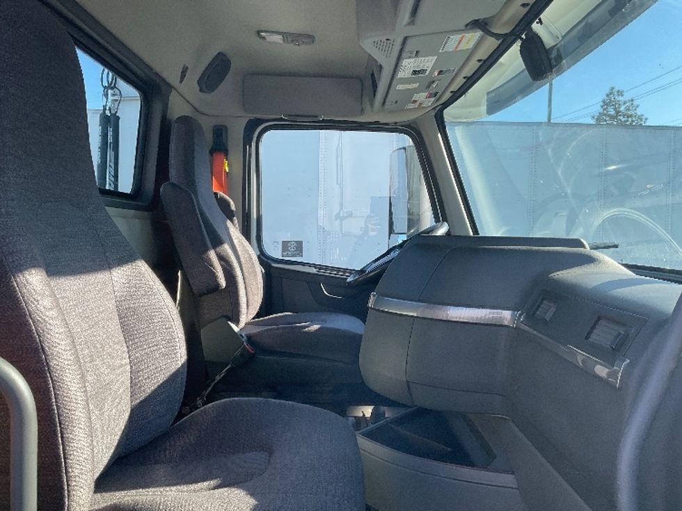 Day Cab Tractor-Heavy Duty Tractors-Volvo-2020-VNR64300-West Sacramento-CA-515,000\n\t\tmiles-$ 50,500 - Image 14