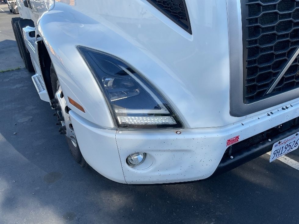 Day Cab Tractor-Heavy Duty Tractors-Volvo-2020-VNR64300-West Sacramento-CA-515,000\n\t\tmiles-$ 50,500 - Image 17