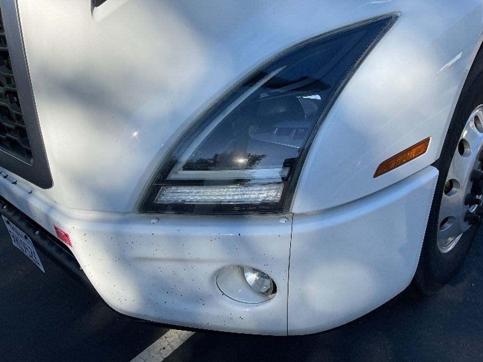 Day Cab Tractor-Heavy Duty Tractors-Volvo-2020-VNR64300-West Sacramento-CA-515,000\n\t\tmiles-$ 50,500 - Image 19