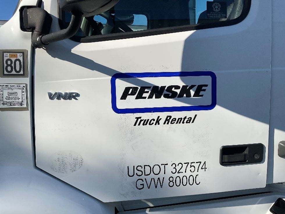 Day Cab Tractor-Heavy Duty Tractors-Volvo-2020-VNR64300-West Sacramento-CA-515,000\n\t\tmiles-$ 50,500 - Image 20