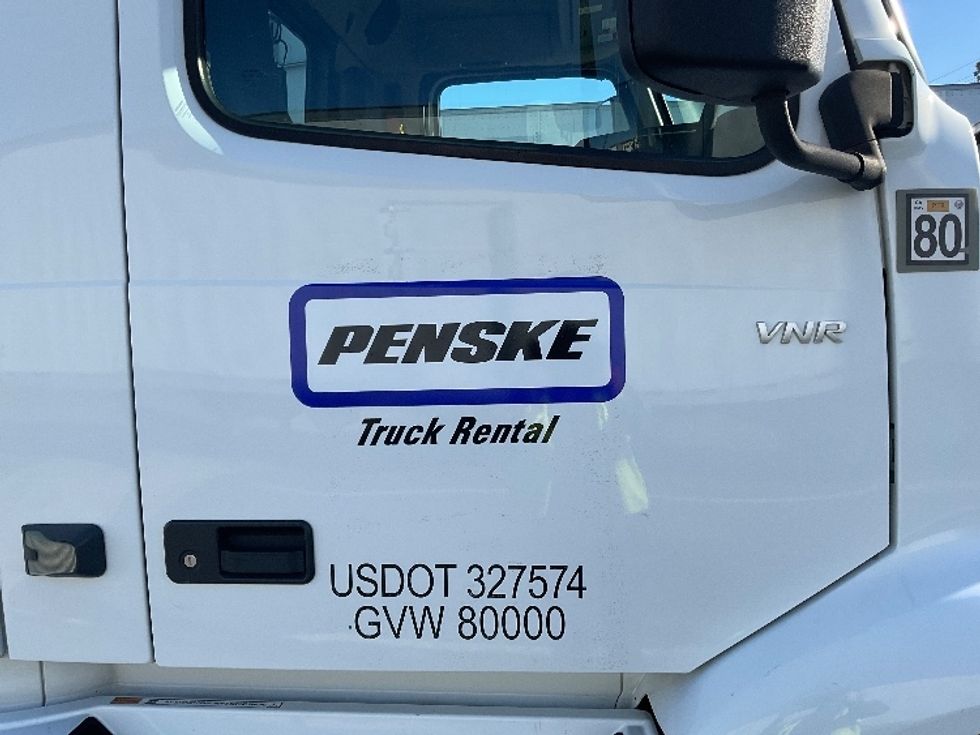 Day Cab Tractor-Heavy Duty Tractors-Volvo-2020-VNR64300-West Sacramento-CA-515,000\n\t\tmiles-$ 50,500 - Image 21