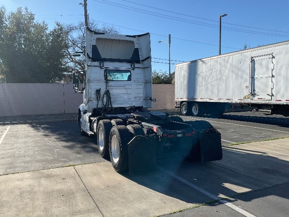 Day Cab Tractor-Heavy Duty Tractors-Volvo-2020-VNR64300-West Sacramento-CA-515,000\n\t\tmiles-$ 50,500 - Image 5