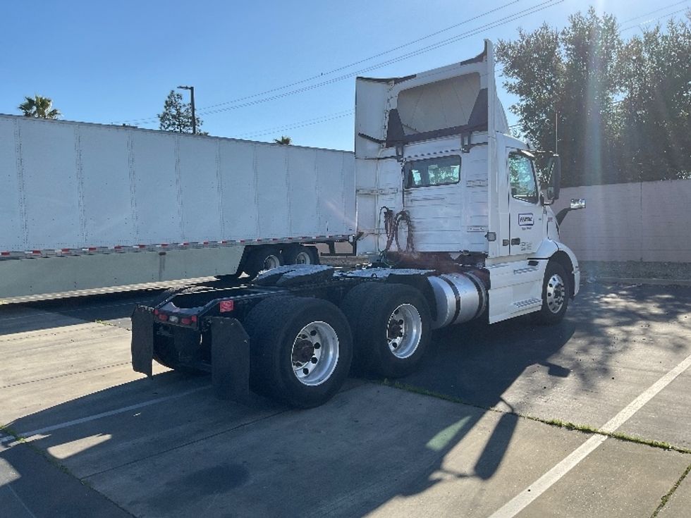 Day Cab Tractor-Heavy Duty Tractors-Volvo-2020-VNR64300-West Sacramento-CA-515,000\n\t\tmiles-$ 50,500 - Image 7