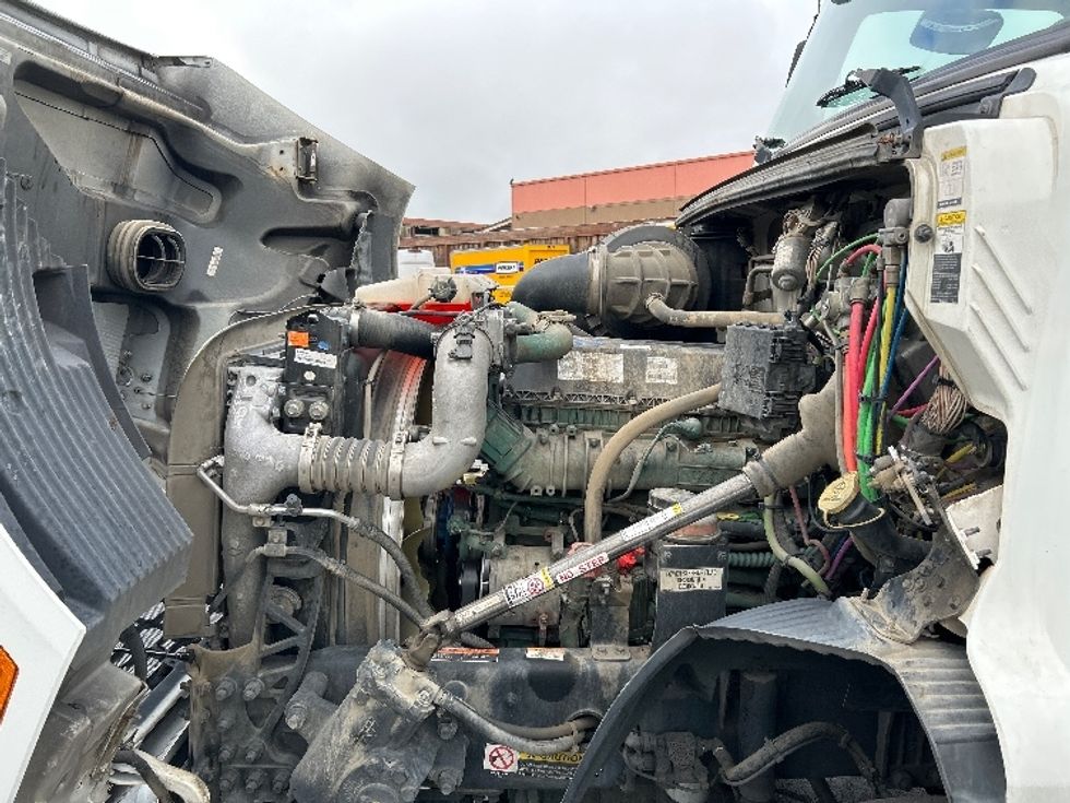 Day Cab Tractor-Heavy Duty Tractors-Volvo-2020-VNR64300-West Sacramento-CA-516,842\n\t\tmiles-$ 40,000 - Image 16