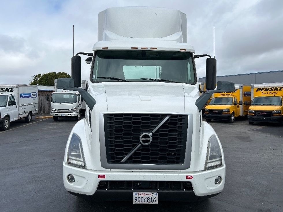 Day Cab Tractor-Heavy Duty Tractors-Volvo-2020-VNR64300-West Sacramento-CA-516,842\n\t\tmiles-$ 40,000 - Image 2