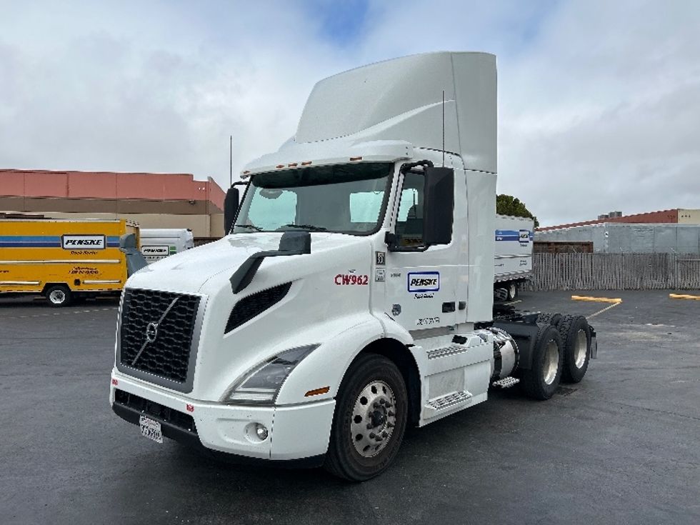 Day Cab Tractor-Heavy Duty Tractors-Volvo-2020-VNR64300-West Sacramento-CA-516,842\n\t\tmiles-$ 40,000 - Image 3