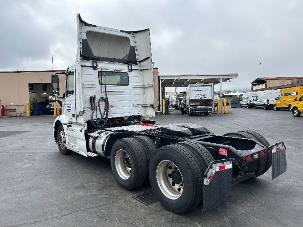 Day Cab Tractor-Heavy Duty Tractors-Volvo-2020-VNR64300-West Sacramento-CA-516,842\n\t\tmiles-$ 40,000 - Image 5