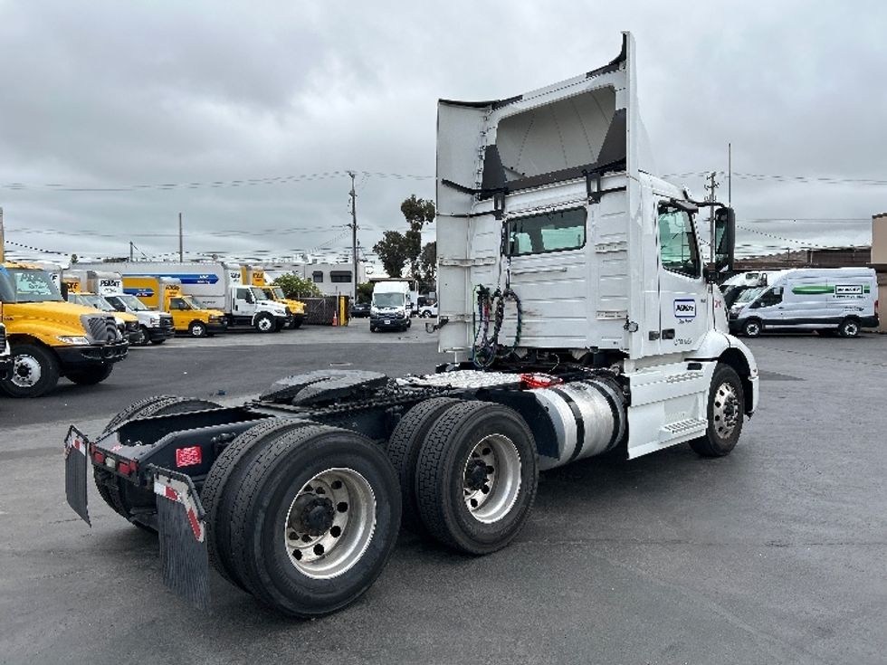 Day Cab Tractor-Heavy Duty Tractors-Volvo-2020-VNR64300-West Sacramento-CA-516,842\n\t\tmiles-$ 40,000 - Image 7