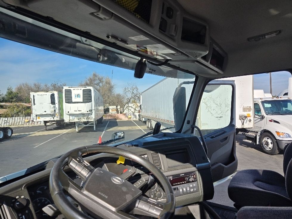 Day Cab Tractor-Heavy Duty Tractors-Volvo-2020-VNR64300-West Sacramento-CA-518,129\n\t\tmiles-$ 50,000 - Image 10