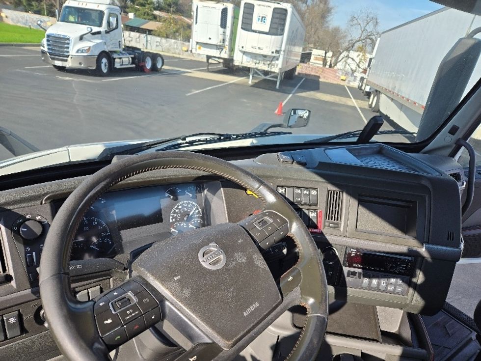 Day Cab Tractor-Heavy Duty Tractors-Volvo-2020-VNR64300-West Sacramento-CA-518,129\n\t\tmiles-$ 50,000 - Image 11