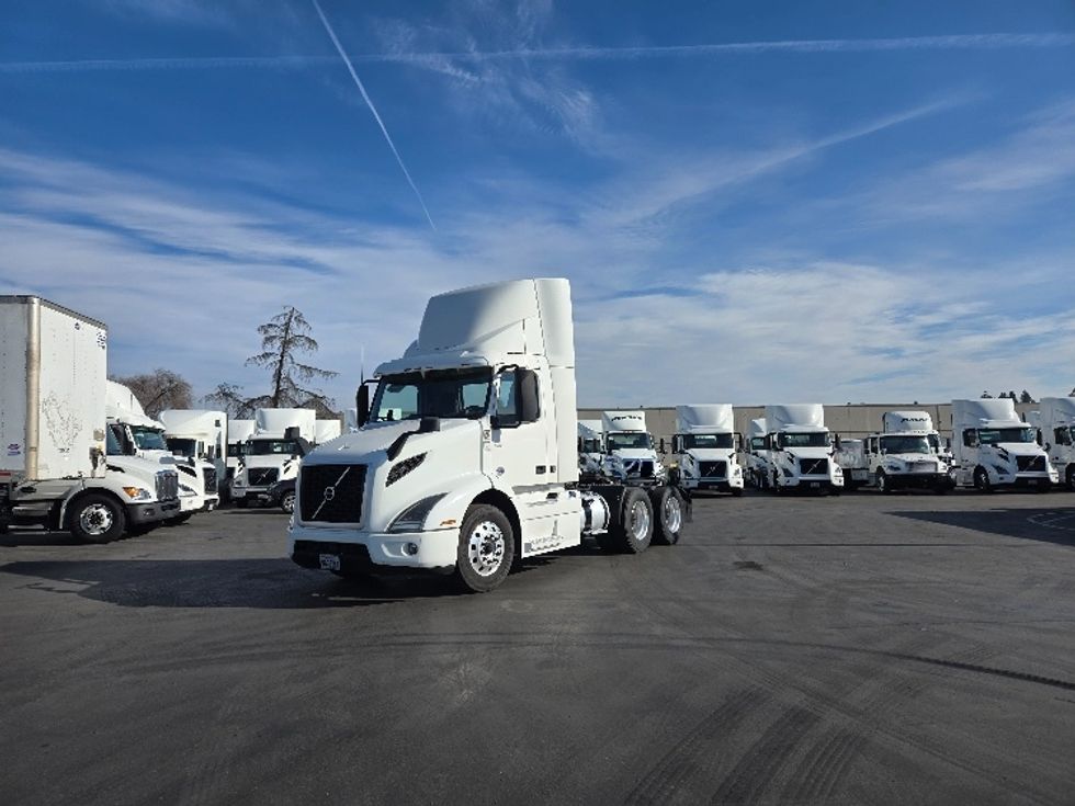Day Cab Tractor-Heavy Duty Tractors-Volvo-2020-VNR64300-West Sacramento-CA-518,129\n\t\tmiles-$ 50,000 - Image 3
