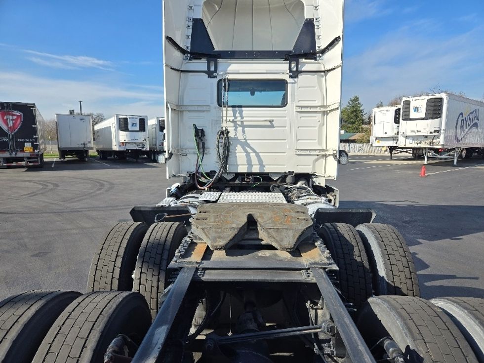 Day Cab Tractor-Heavy Duty Tractors-Volvo-2020-VNR64300-West Sacramento-CA-518,129\n\t\tmiles-$ 50,000 - Image 6