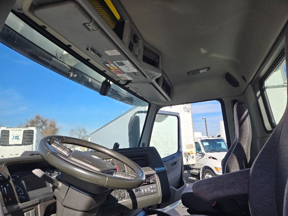 Day Cab Tractor-Heavy Duty Tractors-Volvo-2020-VNR64300-West Sacramento-CA-518,129\n\t\tmiles-$ 50,000 - Image 9
