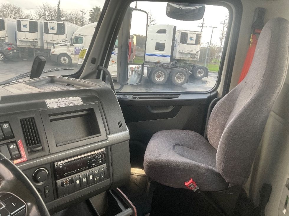 Day Cab Tractor-Heavy Duty Tractors-Volvo-2020-VNR64300-West Sacramento-CA-518,614\n\t\tmiles-$ 50,000 - Image 10