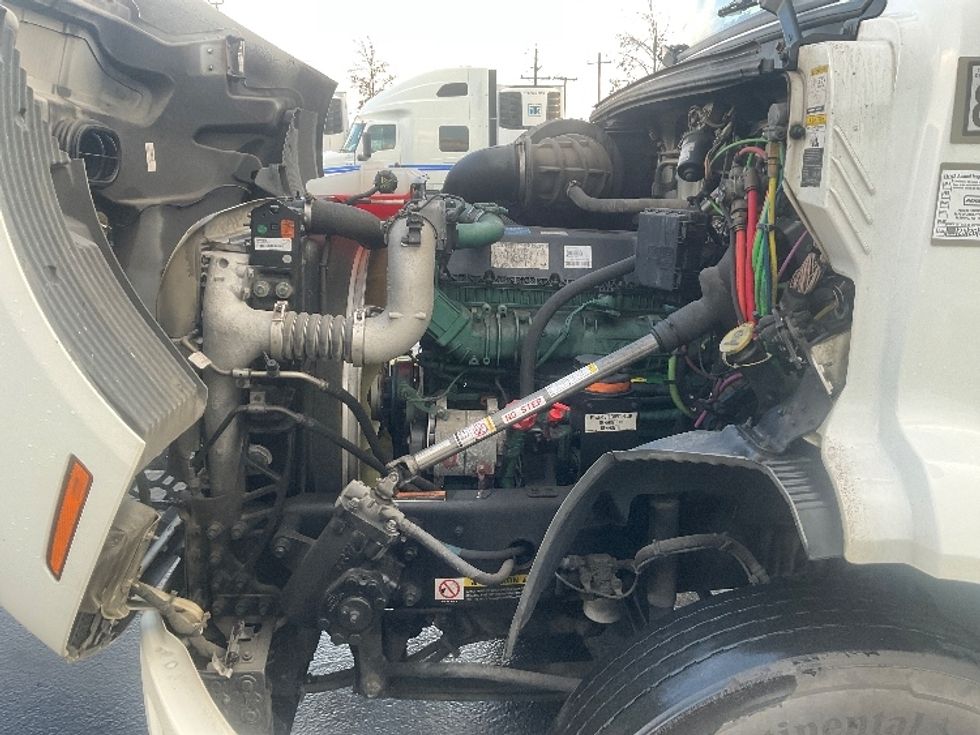 Day Cab Tractor-Heavy Duty Tractors-Volvo-2020-VNR64300-West Sacramento-CA-518,614\n\t\tmiles-$ 50,000 - Image 16