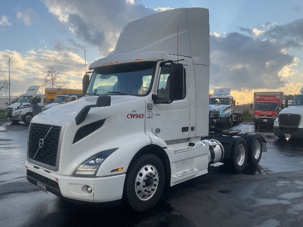 Day Cab Tractor-Heavy Duty Tractors-Volvo-2020-VNR64300-West Sacramento-CA-518,614\n\t\tmiles-$ 50,000 - Image 3