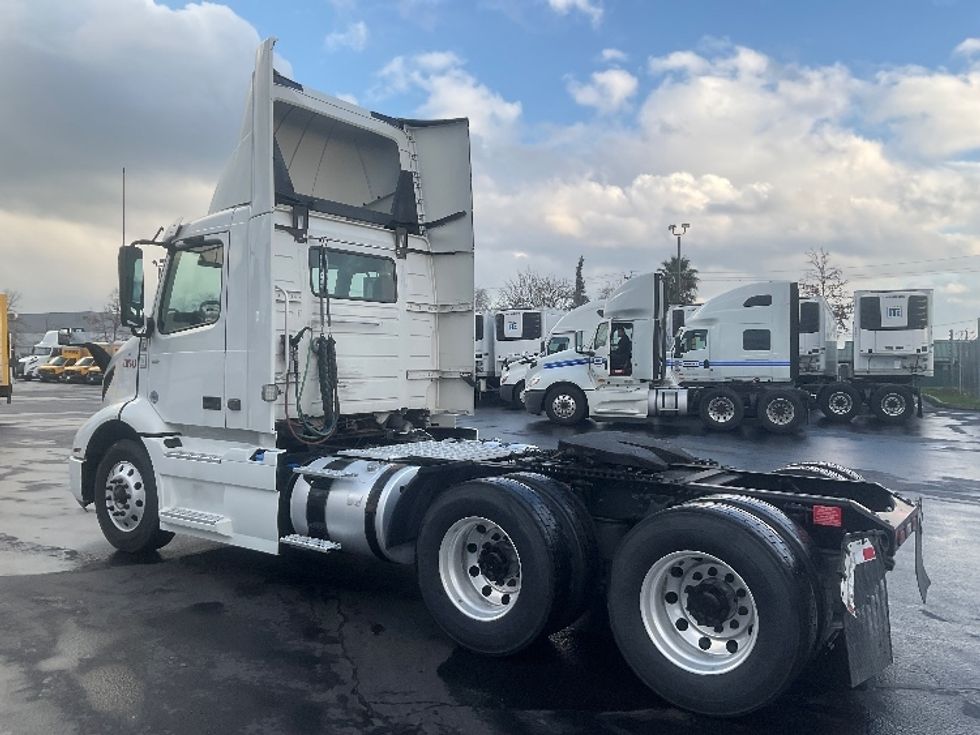 Day Cab Tractor-Heavy Duty Tractors-Volvo-2020-VNR64300-West Sacramento-CA-518,614\n\t\tmiles-$ 50,000 - Image 5