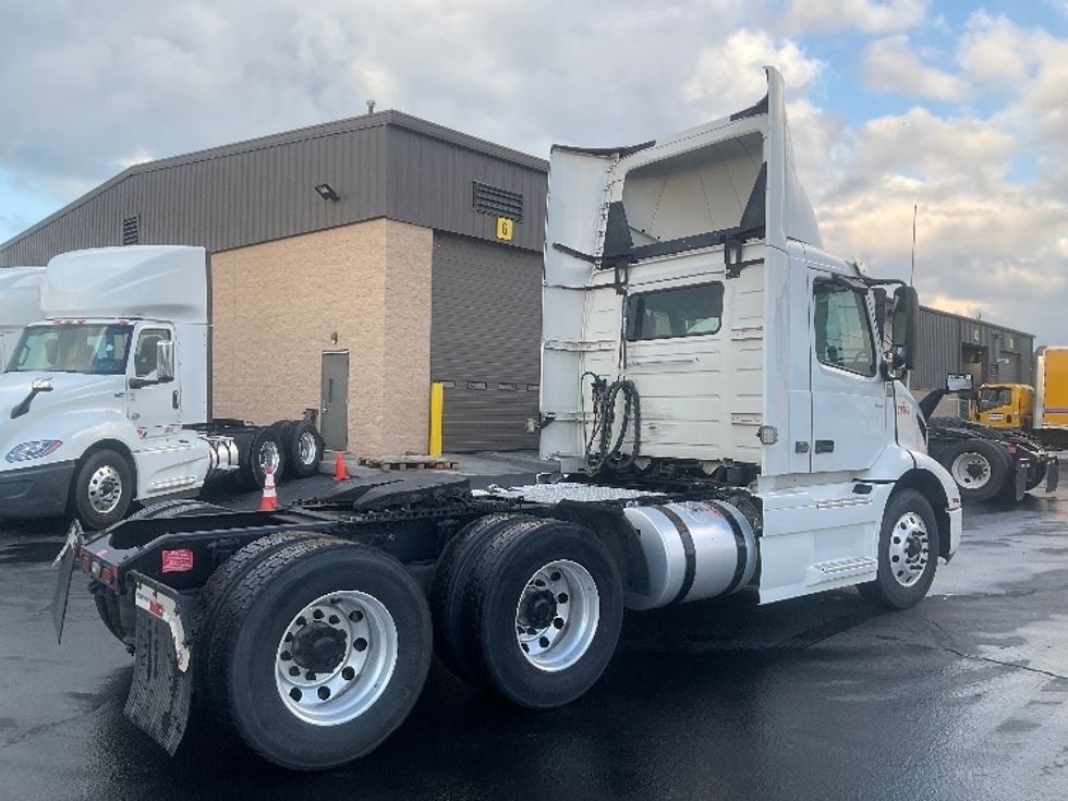 Day Cab Tractor-Heavy Duty Tractors-Volvo-2020-VNR64300-West Sacramento-CA-518,614\n\t\tmiles-$ 50,000 - Image 7